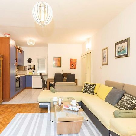 Lovely Apartment In Makarska With Wifi Zewnętrze zdjęcie